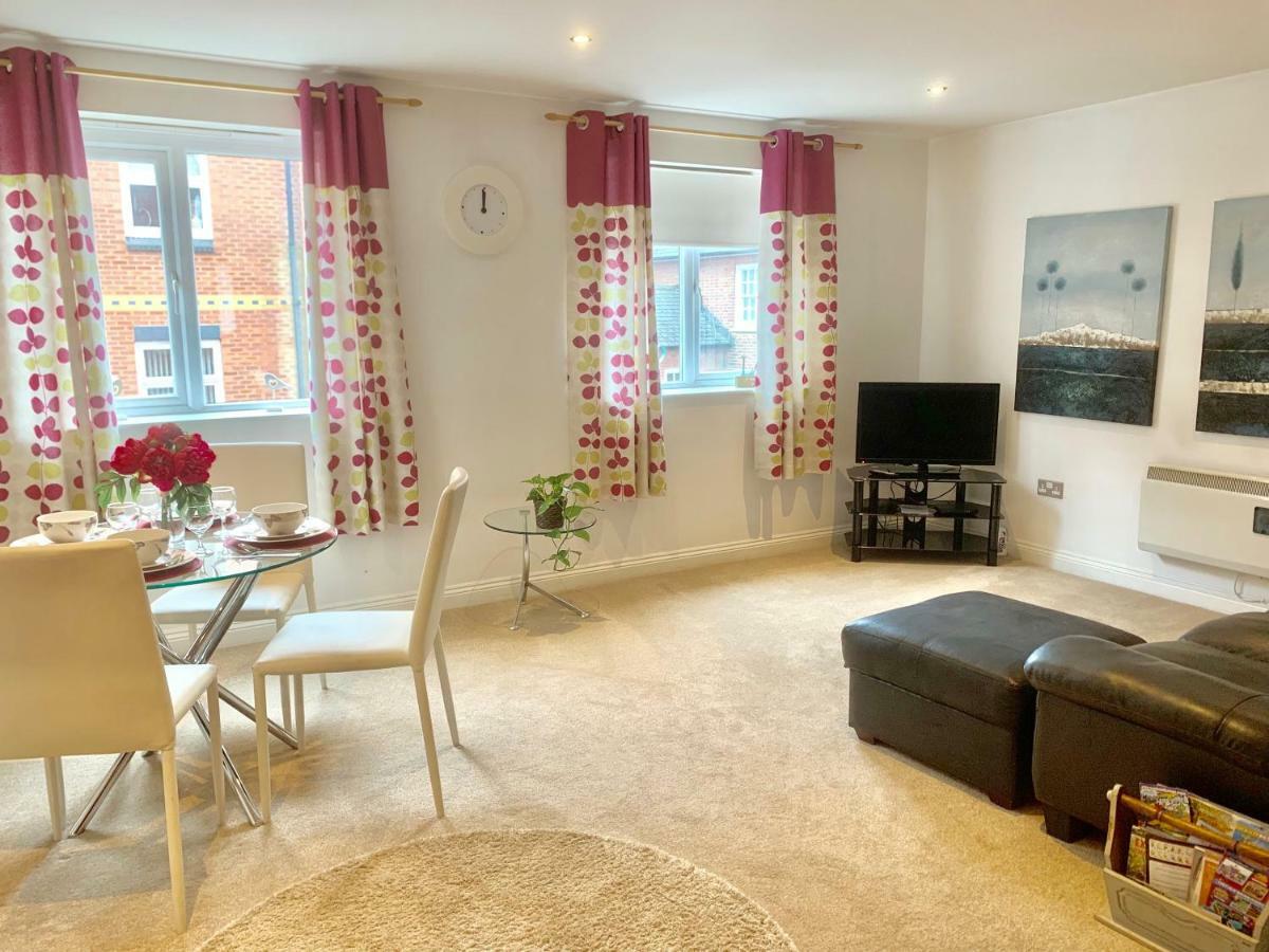 Lahnstein Court Apartman Kettering Kültér fotó